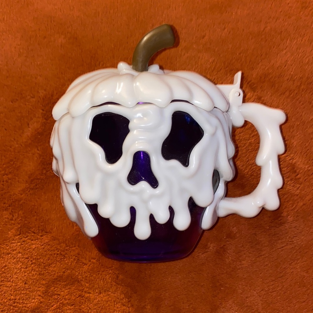 Disneyland poison apple Mug